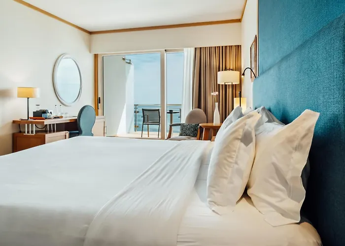 Hotel Oceanfront - Preferred And Sesimbra